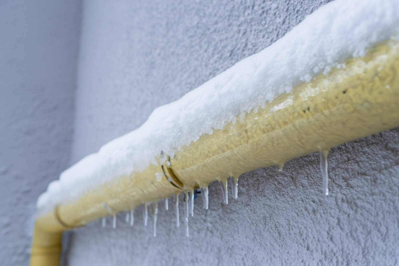 Burst frozen pipe causing water damage in wall cavity